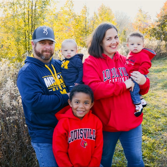 Meet your Posher, Danielle - Picture 2 of 6